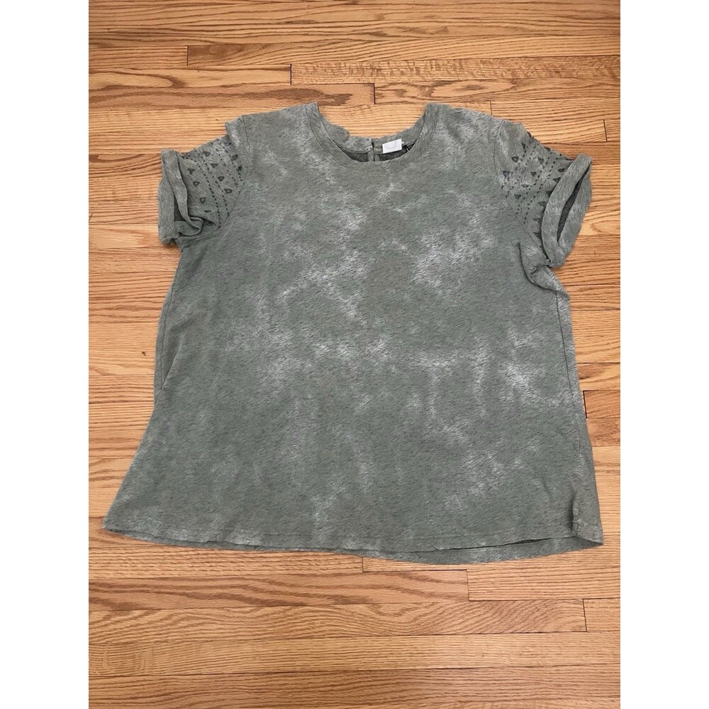 Anthropologie Akemi + Kin Dayana Tee XL Green Embroidered Sleeves Keyhole Back